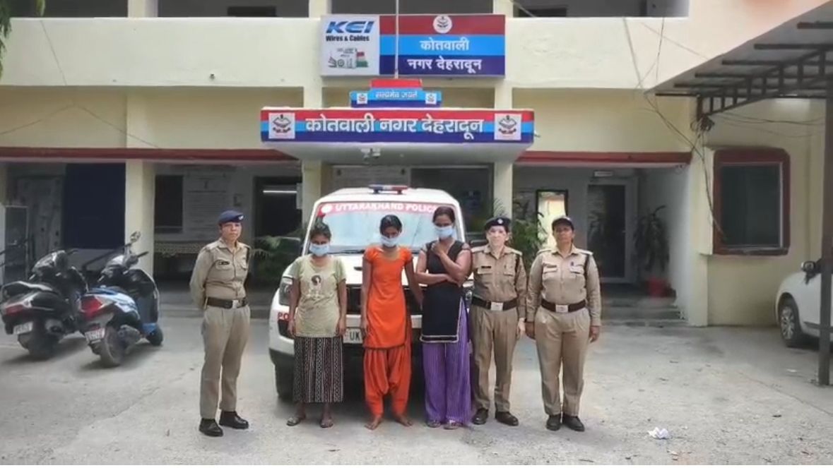 ऑपरेशन प्रहार के अंतर्गत कोतवाली नगर पुलिस ने शातिर नकबजन महिलाओं को किया गिरफ्तार
