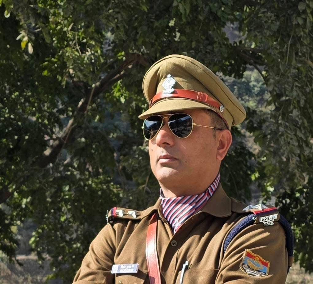 खाई में गिरी स्कार्पियो, शिवपुरी चौकी प्रभारी की मौत