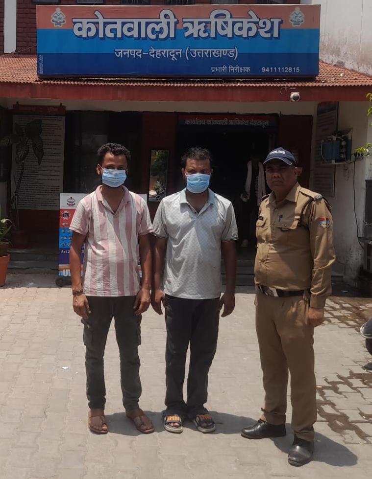 बीच सड़क झगड़ा, गाली गलौज करते 2 युवक गिरफ्तार