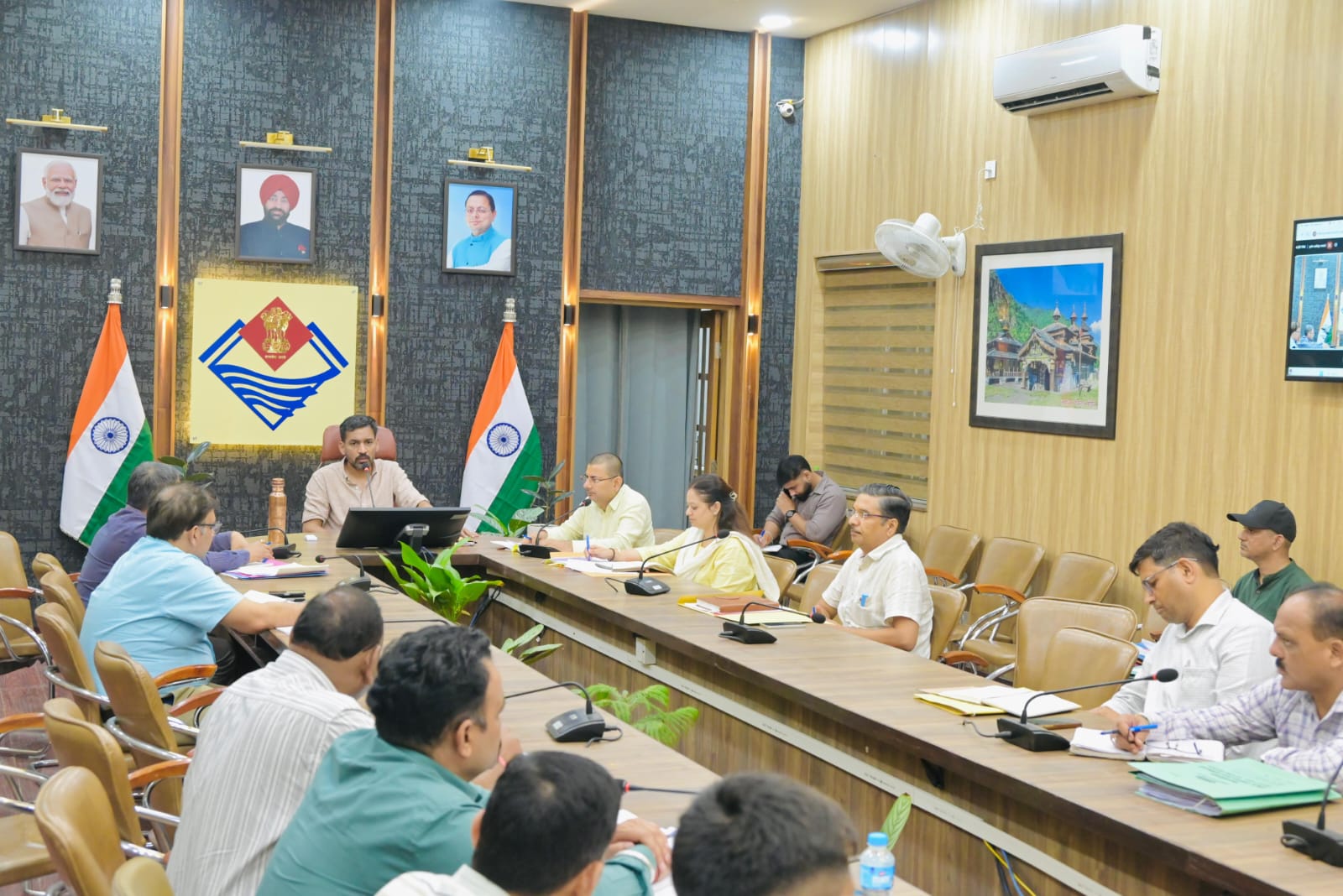 ठोस अपशिष्ट प्रबंधन में लापरवाही पर डीएम के कड़े तेवर, अनाधिकृत डंपिंग व मानकविहीन प्लांटों पर कार्यवाही की चेतावनी