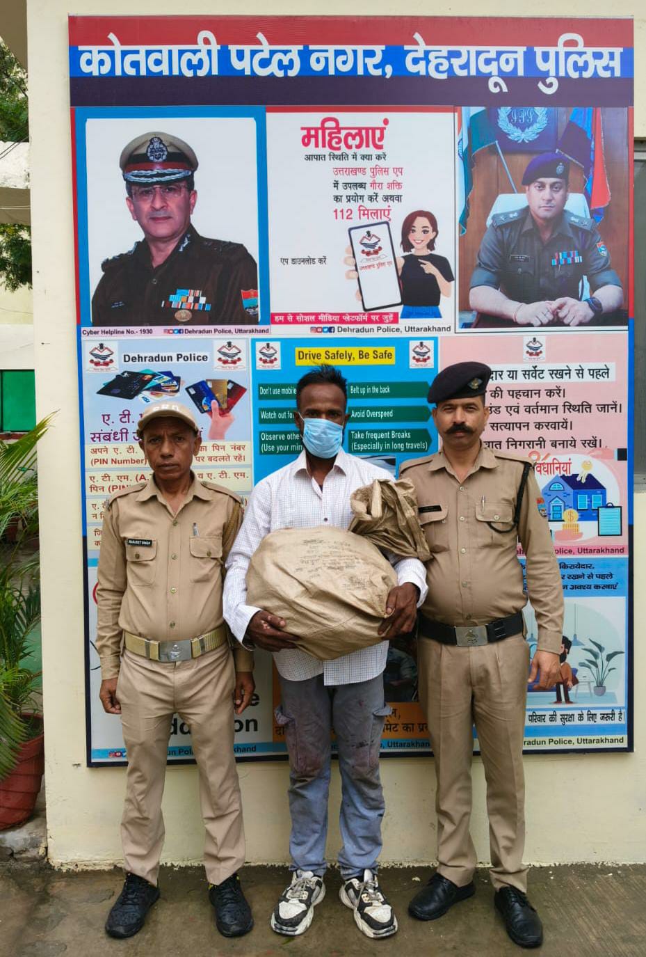 ए सी की वायर चुराने वाला चोर चढ़ा पुलिस के हत्थे