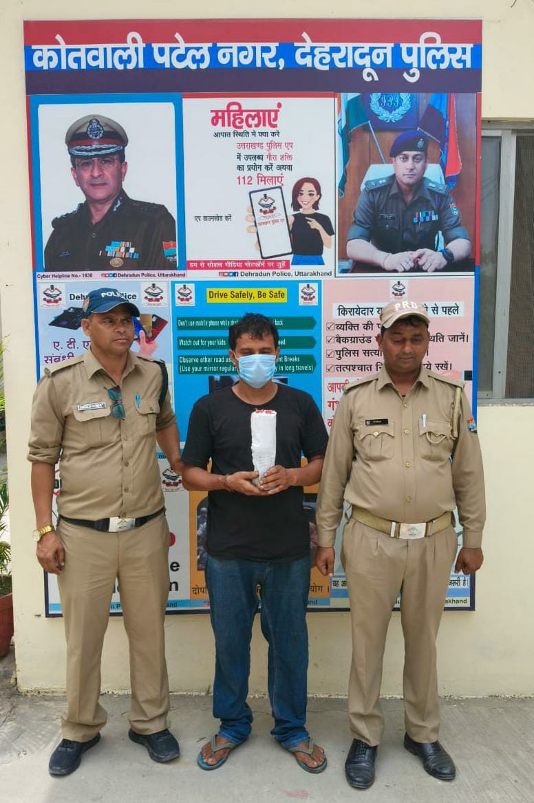 बिना लाइसेंस/परमिट के अपने होटल में शराब पिलाने वाले होटल मालिक को पुलिस ने किया गिरफ्तार