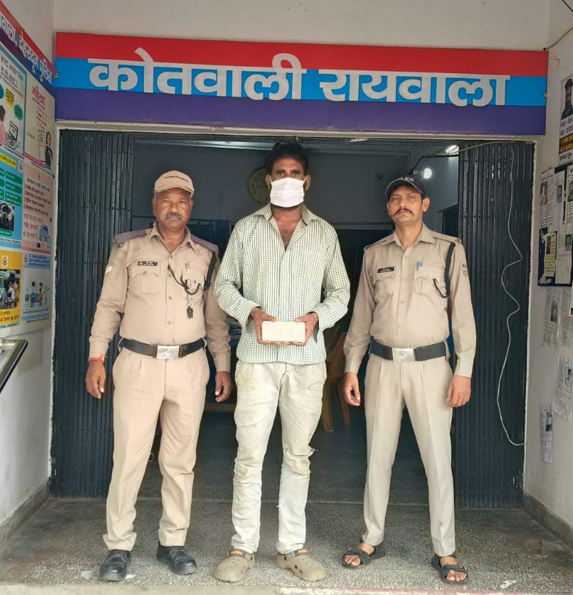 *नशे की लत में कबाड़ी ने छीना मोबाइल, गिरफ्तार*
