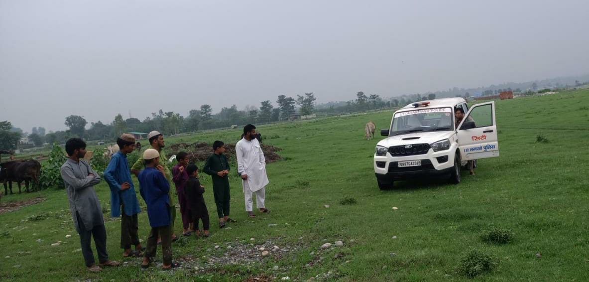 पहाड़ी क्षेत्रों से पानी छोड़ने के चलते यमुना नदी के बढ़ते जलस्तर के विरुद्ध पुलिस ने चेताया