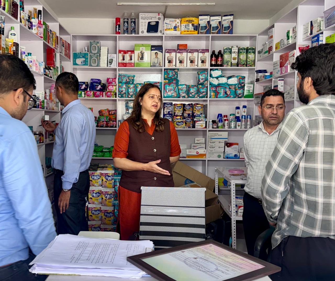 सेफ ड्रग्स–सेफ लाइफ अभियान: देहरादून में मेडिकल स्टोर्स पर छापा, 5 दुकानें बंद, एक्सपायरी दवाएं जब्त*
