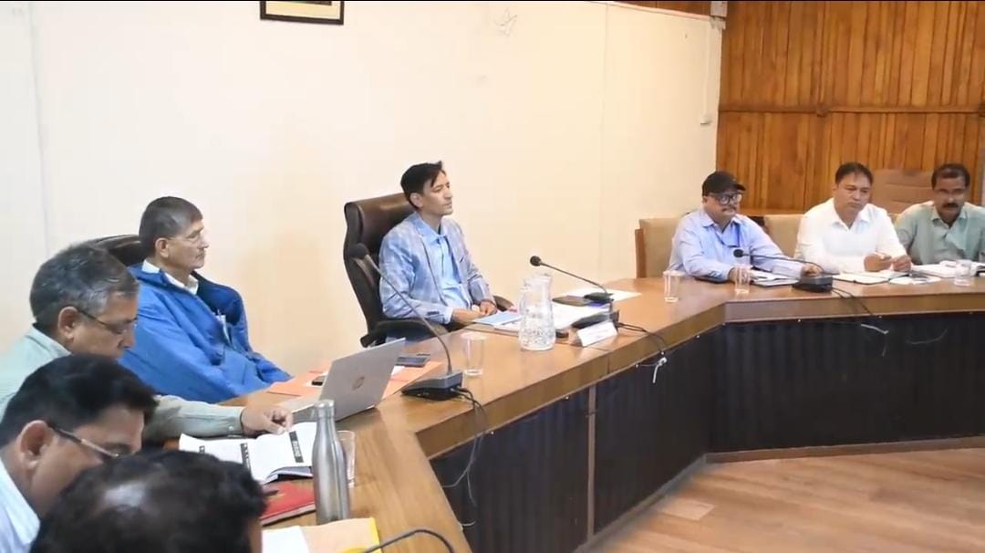 कुमाऊँ मंडल में स्वास्थ्य सेवाओं पर आयुक्त दीपक रावत सख्त, गुणवत्ता और समयबद्ध उपचार के दिए निर्देश*