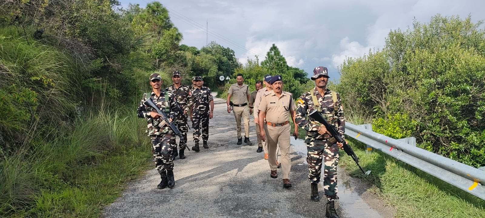 भारत-नेपाल सीमा पर बढ़ी चौकसी, पुलिस-एसएसबी ने किया संयुक्त गश्त