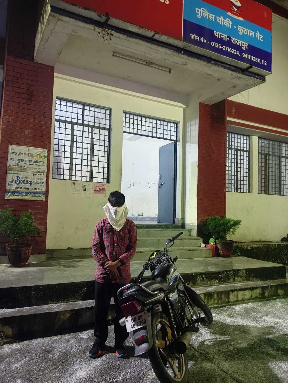 पिस्टलनुमा लाइटर लगाकर वायरल होने के शौक ने पहुँचाया जेल