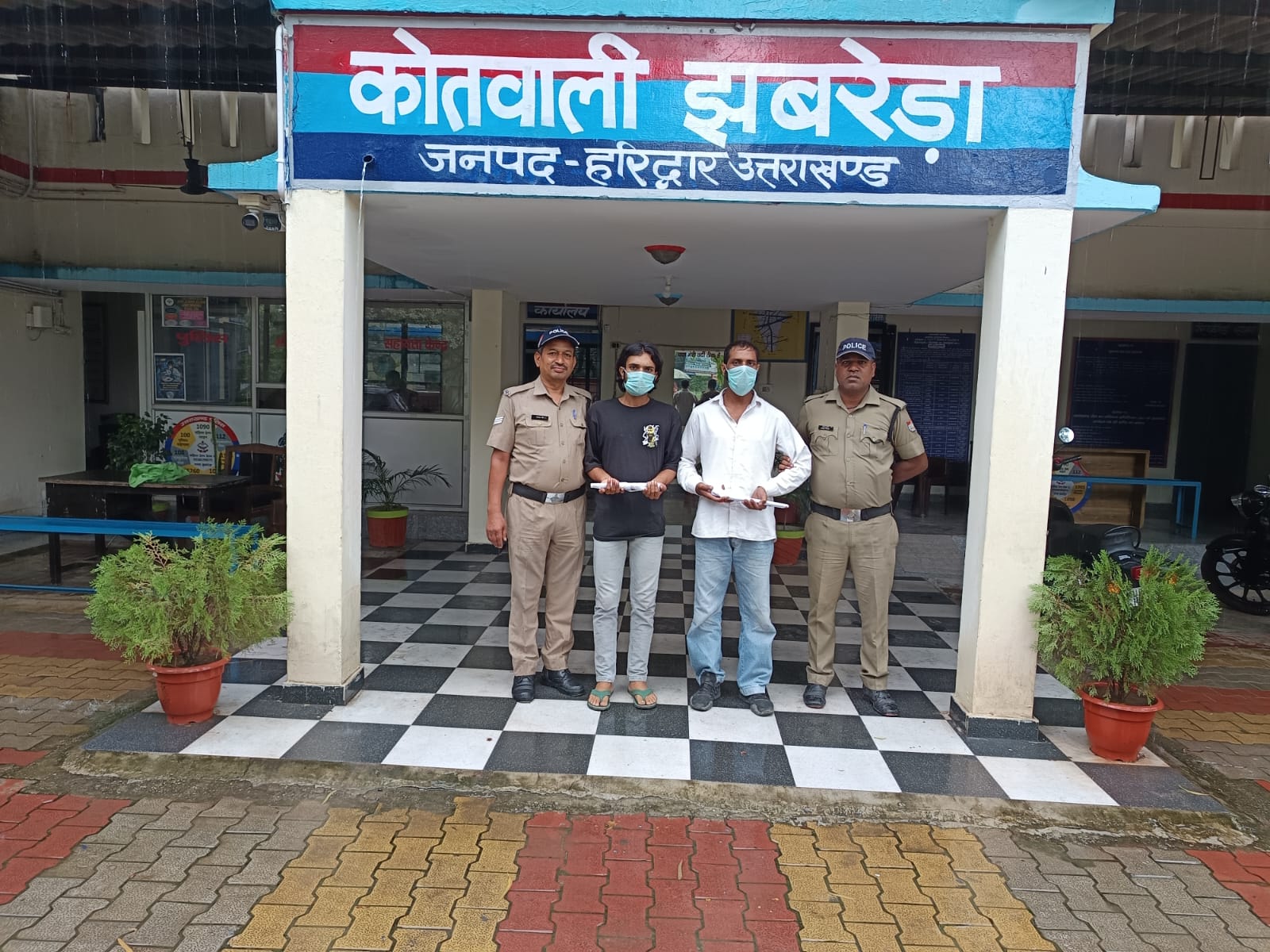 असलहे संग 2 अभियुक्त गिरफ्तार