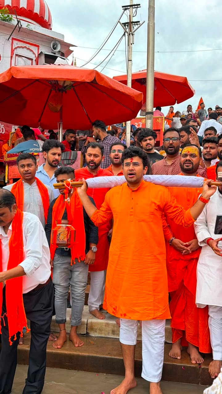 *सावन में कांवड़ लेकर निकले तेजस्वी सूर्या, सैकड़ों युवाओं के साथ वीरभद्र पहुंचे*