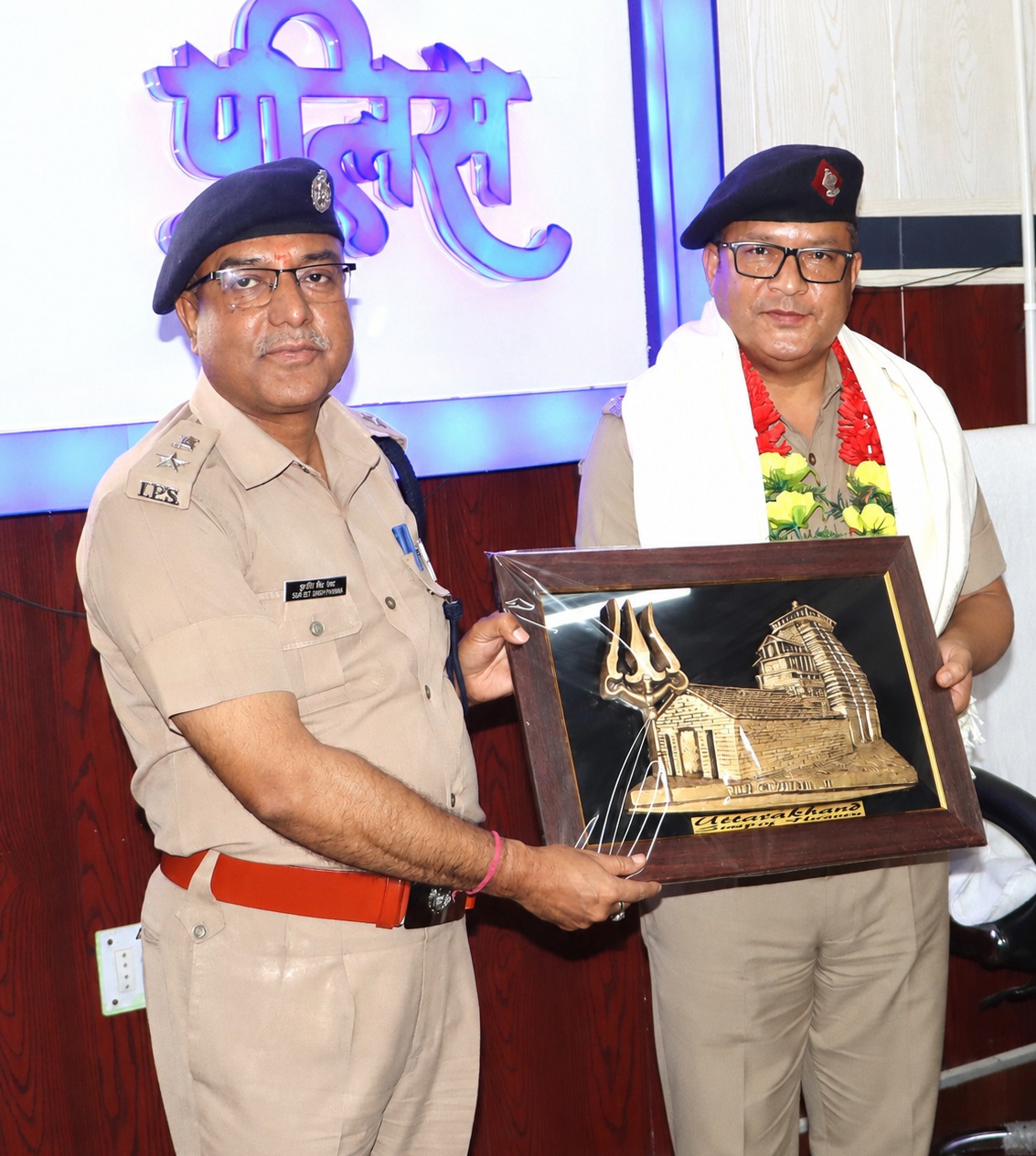 चमोली पुलिस परिवार ने भावुक माहौल में दी आनंद सिंह रावत को विदाई