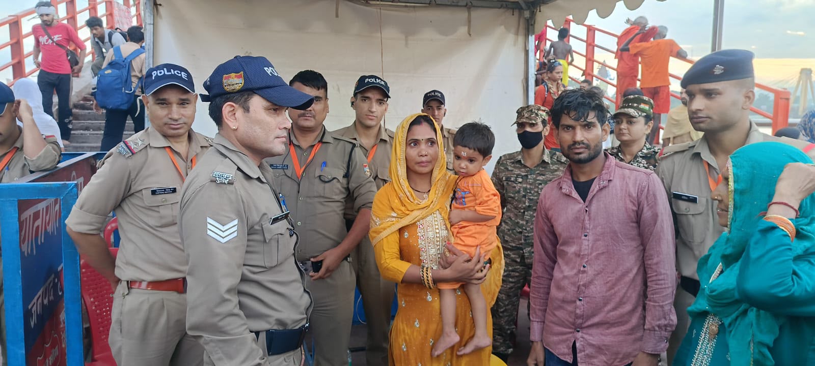 पुलिस की तत्परता: मालवीय घाट पर भटकी दो वर्षीय बच्ची को सुरक्षित परिजनों से मिलाया*