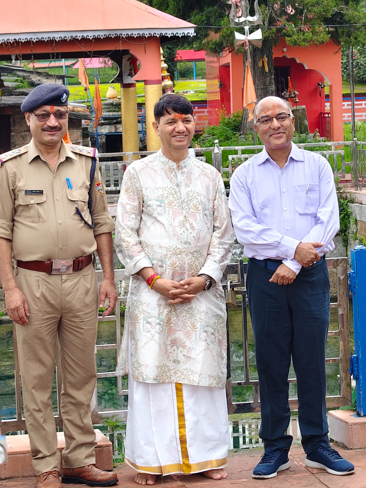 सावन के अंतिम सोमवार से पहले बैरासकुंड महादेव धाम पहुंचे एसपी चमोली, व्यवस्थाओं का लिया जायजा
