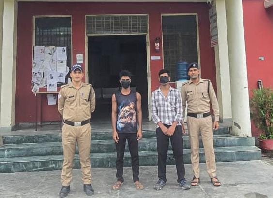 हुड़दंग करने वाले 2 अभियुक्तो को पुलिस ने पकड़ा