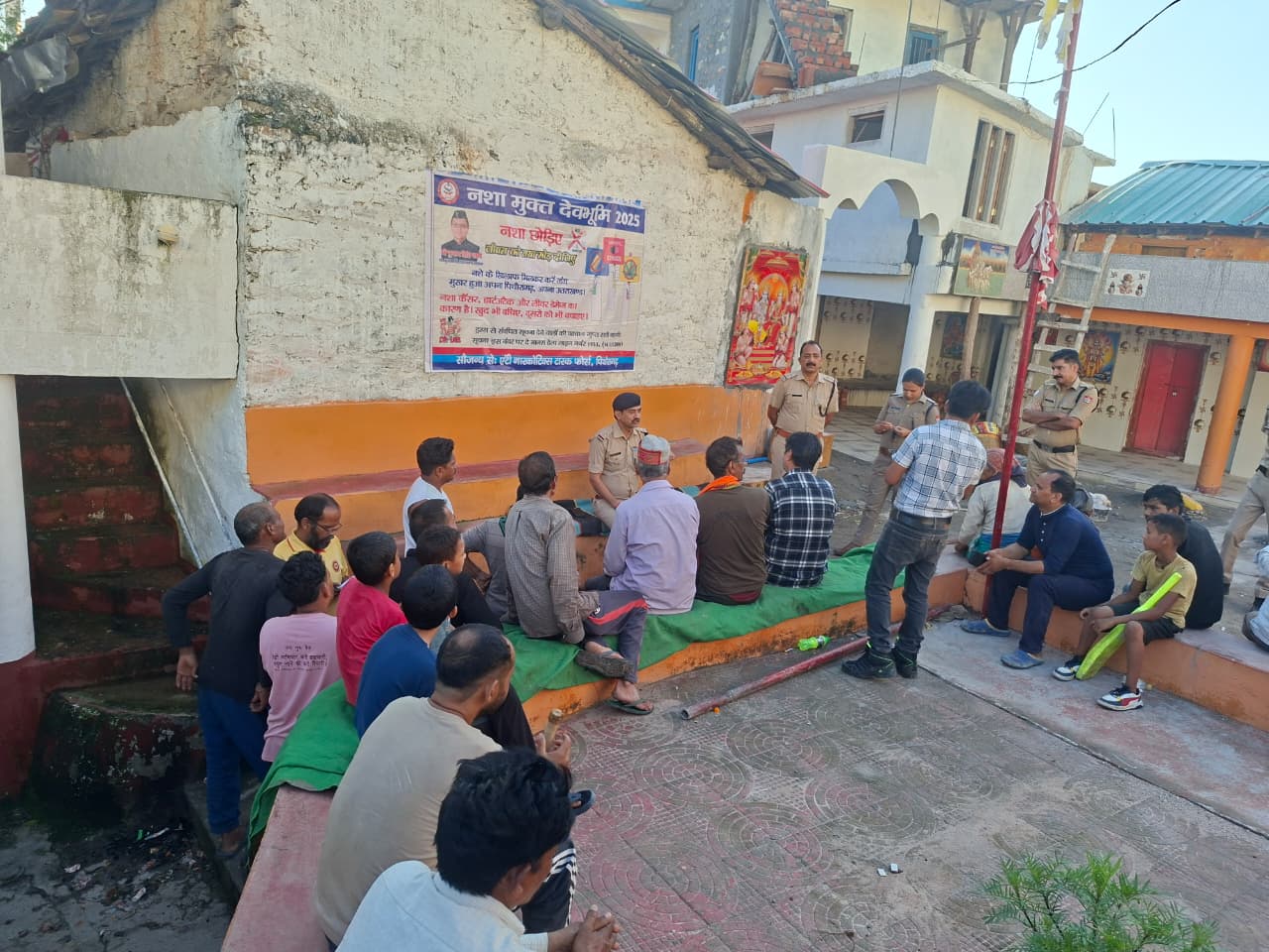 क्वीतड़ में पुलिस का जनसंवाद, सीमा क्षेत्र में एसएसबी के साथ संयुक्त गश्त
