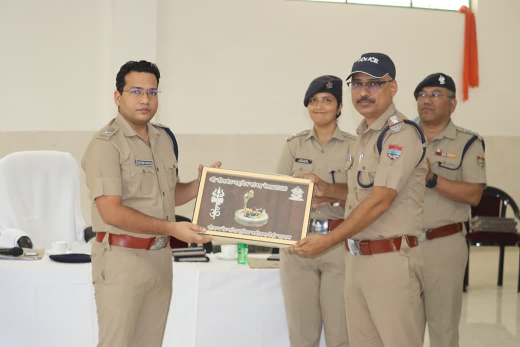 निष्ठा व समर्पण से नीलकंठ कांवड़ यात्रा सकुशल सम्पन्न करवाने वाले जवानो को कप्तान ने किया सम्मानित
