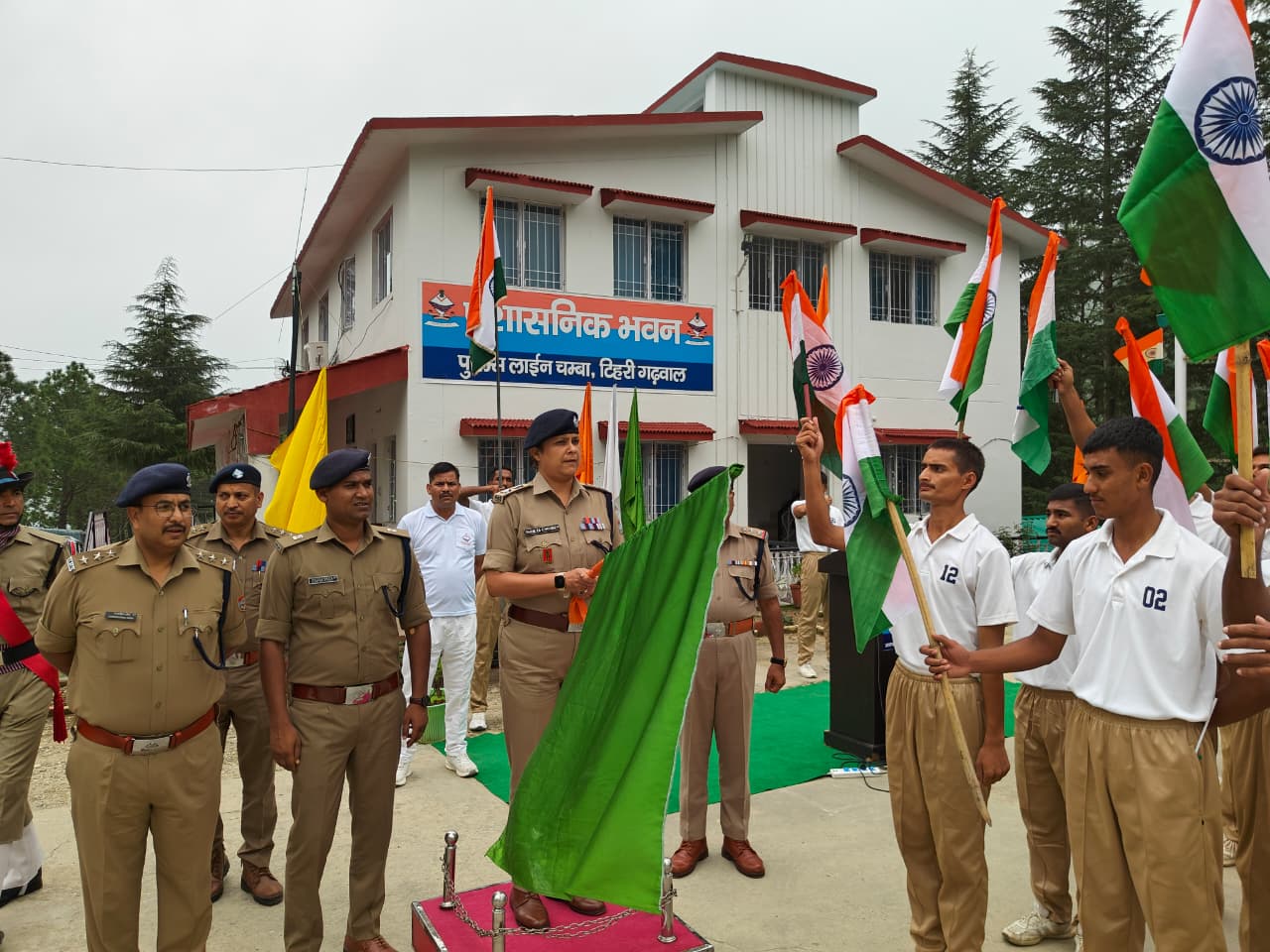 टिहरी पुलिस ने तिरंगा दौड़ के जरिए दिया देशभक्ति और एकता का संदेश