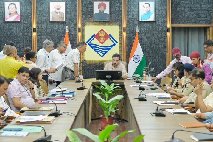 समाधान दिवस में 140 शिकायतें पहुंचीं, डीएम ने अधिकारियों को समयबद्ध कार्रवाई के दिए निर्देश