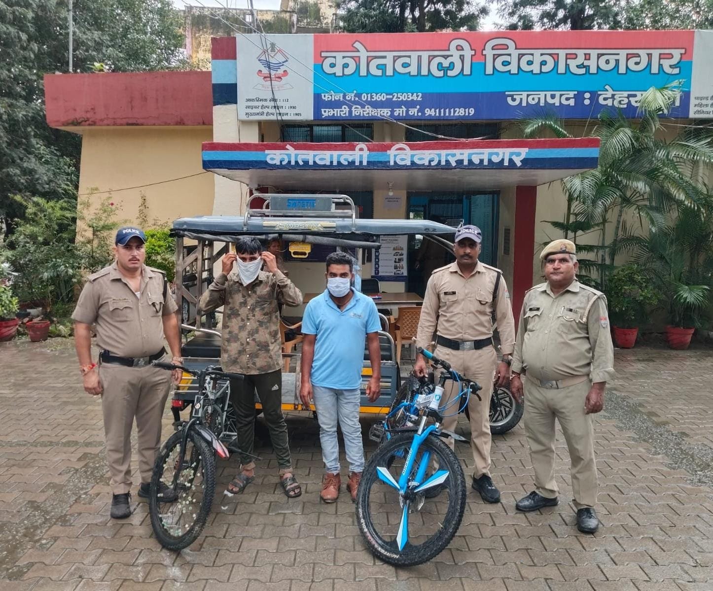 दो नशेड़ियों ने घर के बाहर से चुराई साईकल, गिरफ्तार