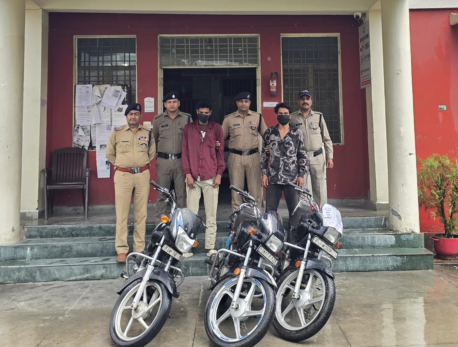 नशे का माल खरीदने को 2 युवको ने चुराई 3 बाइक, गिरफ्तार