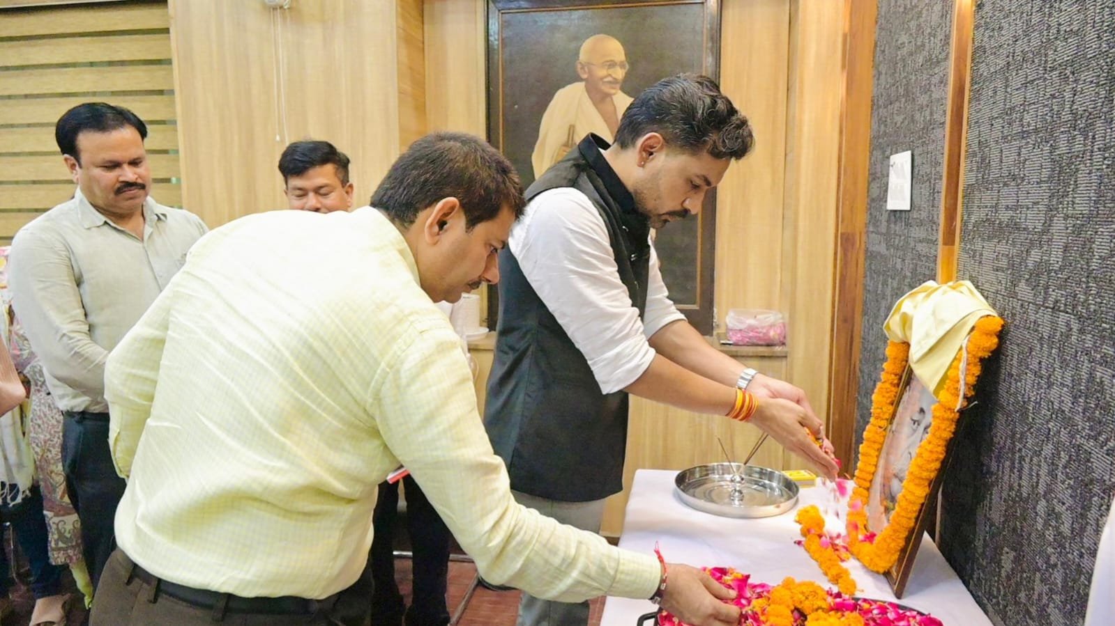 पं.गोविंद बल्लभ पंत के आदर्शों को अपनाकर करें ईमानदारी से जनसेवा: डीएम देहरादून