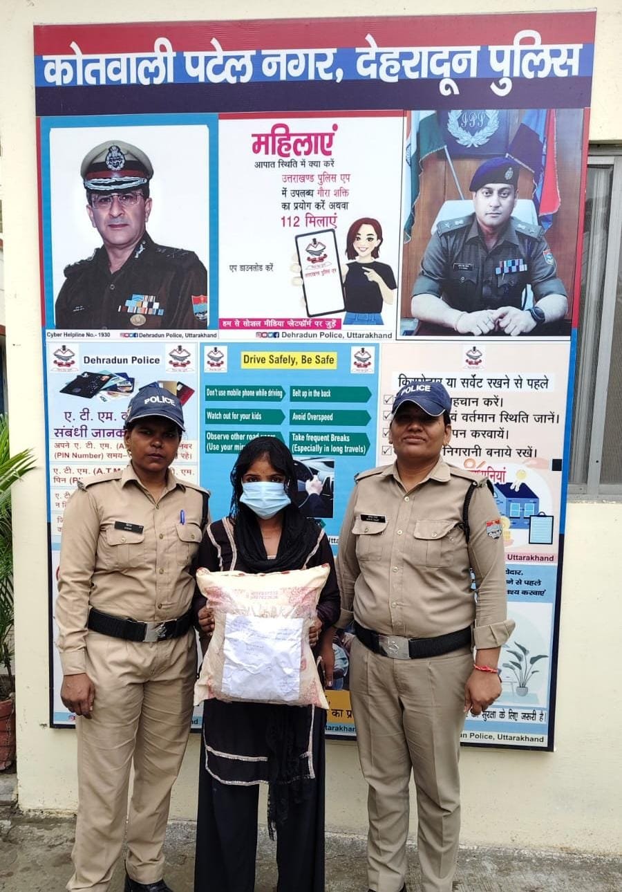 अवैध मादक पदार्थो के साथ 02 महिला नशा तस्करों सहित 03 अभियुक्तों को पुलिस ने किया गिरफ्तार