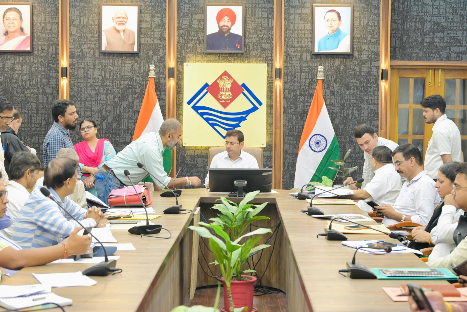 समाधान दिवस में 102 शिकायतें, ठगी से लेकर जमीन विवाद तक पहुंचे मामले
