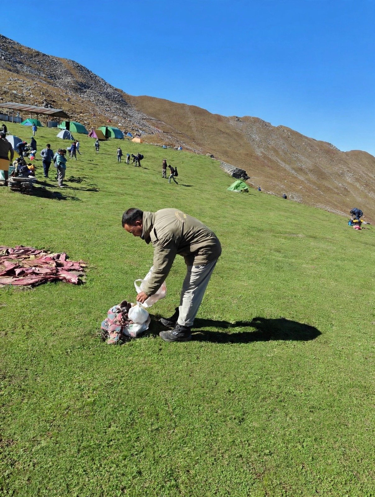 नंदा जात यात्रा के बीच खाकी ने संभाली स्वच्छता की कमान