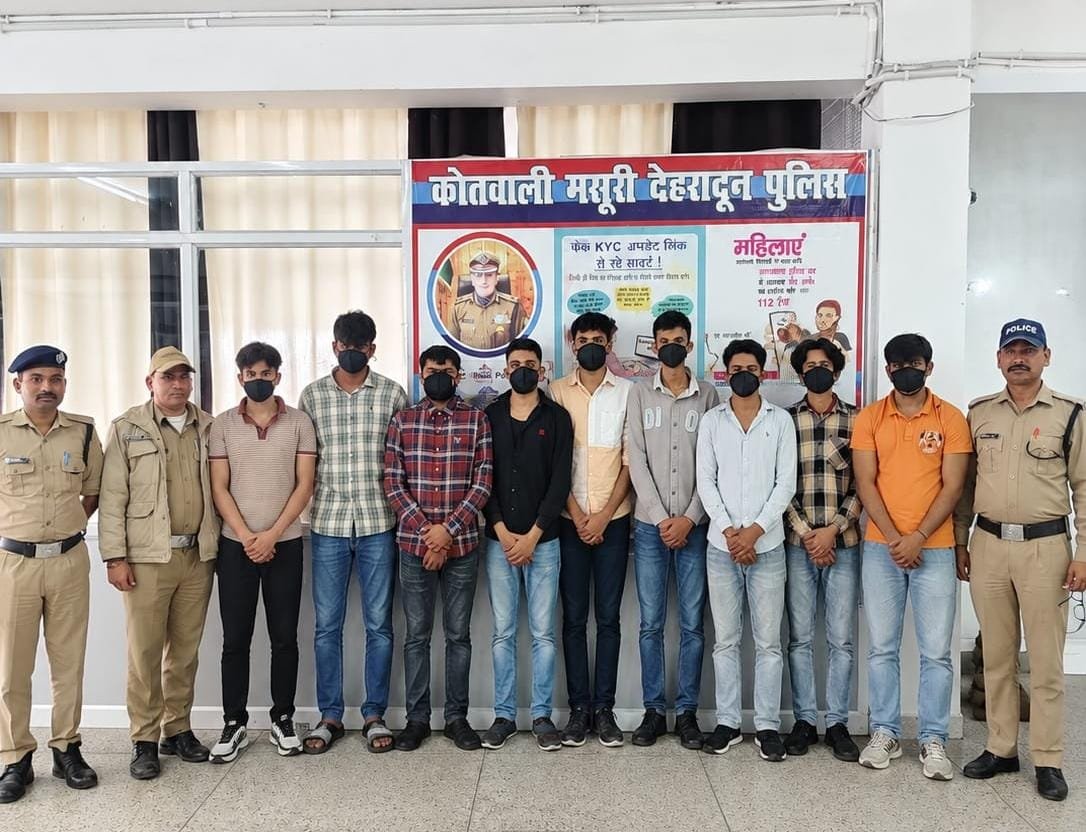मसूरी में सड़क पर हुड़दंग कर वीडियो बनाने वाले 9 युवक हिरासत में*