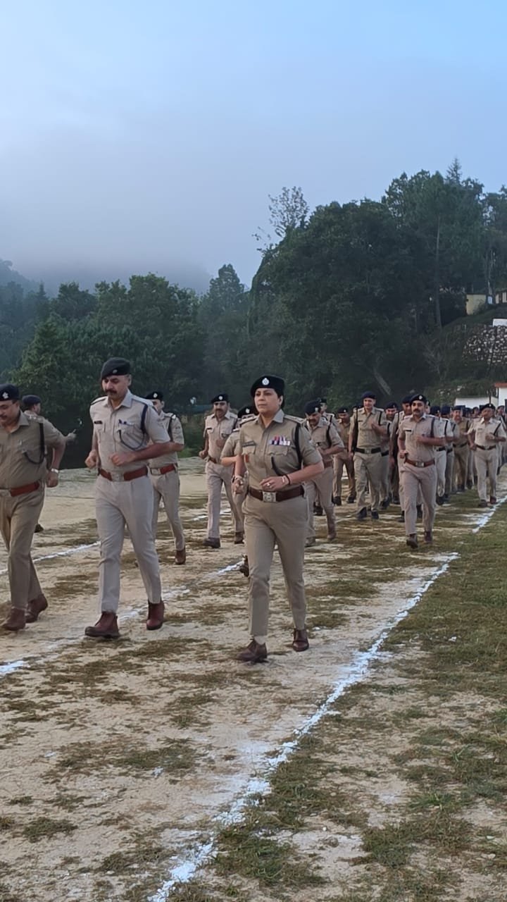 जवानों के साथ मैदान में उतरीं एसएसपी श्वेता चौबे, परखी फिटनेस*