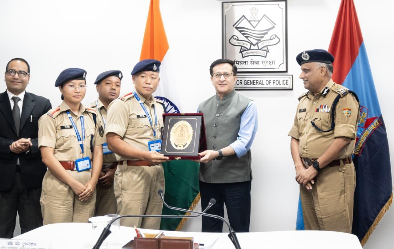 भारत दर्शन' पर उत्तराखण्ड पहुंचे नॉर्थ ईस्टर्न पुलिस अकादमी के प्रशिक्षुओं ने डीजीपी से की भेंट