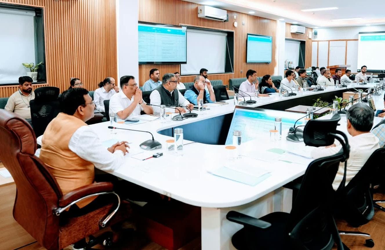मुख्य सचिव ने ली यूआईआईडीबी की बैठक, सभी प्रोजेक्ट को समयबद्ध तरीके से पूर्ण करने के दिये निर्देश