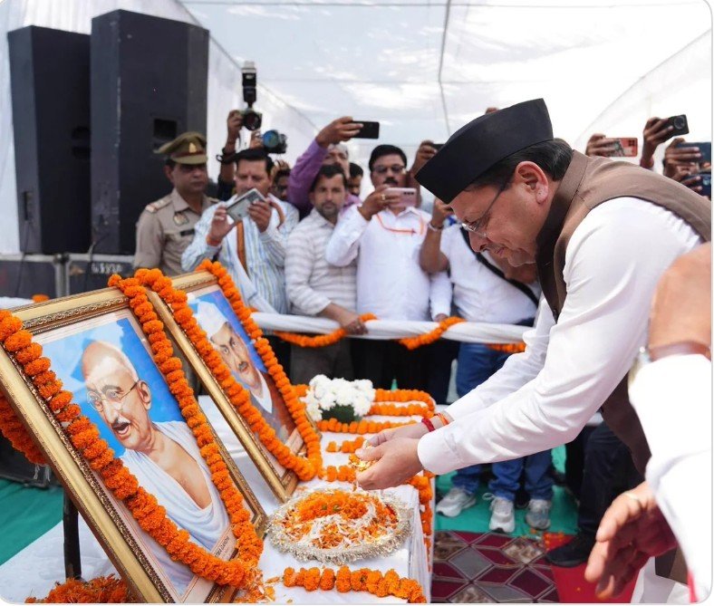 सीएम धामी ने रामपुर तिराहा गोलीकांड के शहीदो को दी श्रद्धांजलि
