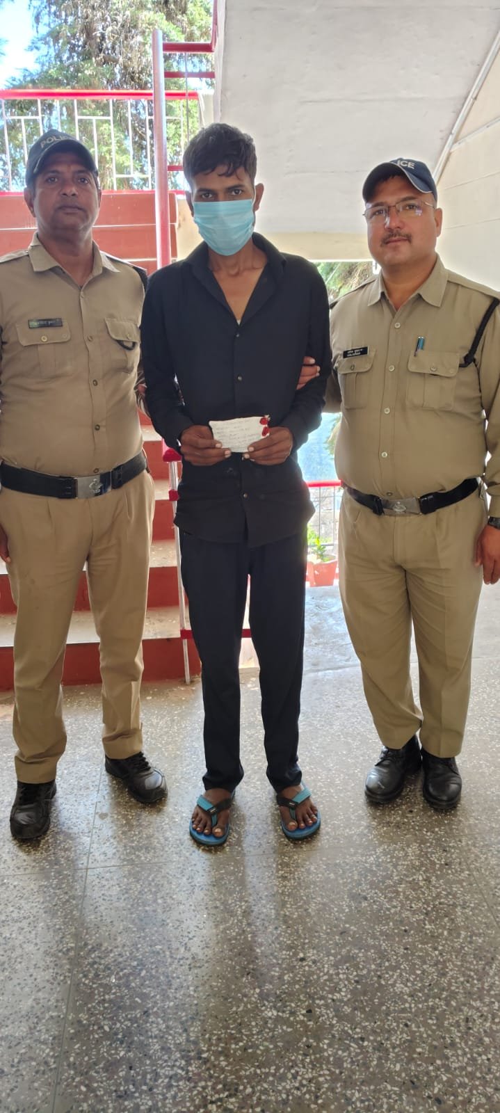 टिहरी में नशा तस्करी पर पुलिस का बड़ा प्रहार, 9.30 लाख की स्मैक के साथ ऋषिकेश का युवक गिरफ्तार
