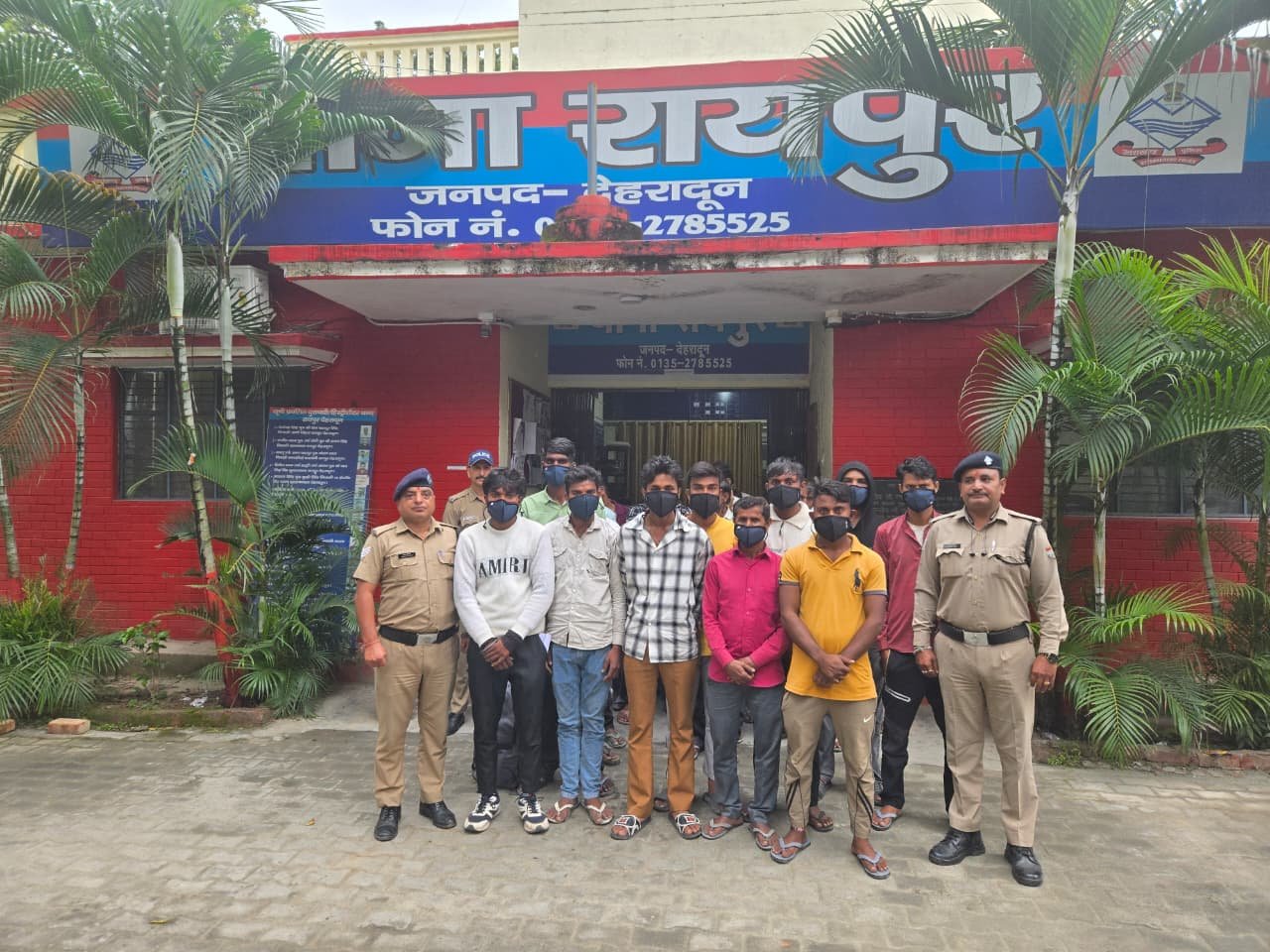 दून पुलिस का बड़ा सत्यापन अभियान, 900 से अधिक लोगों की जांच; 66 मकान मालिकों पर 6.60 लाख का जुर्माना