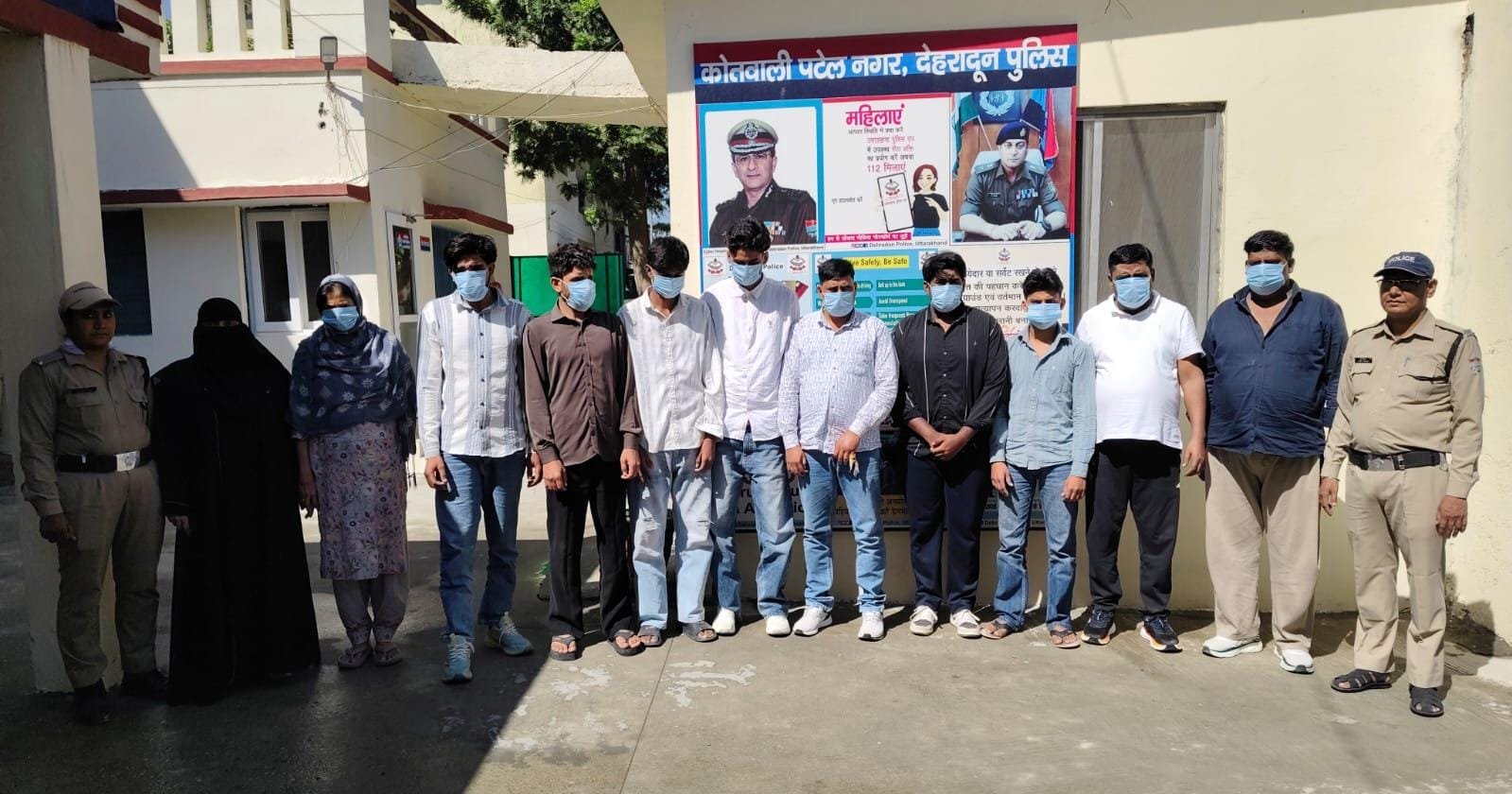 सार्वजनिक स्थान पर हुड़दंग करने वालो को दून पुलिस ने पढ़ाया कानून का पाठ