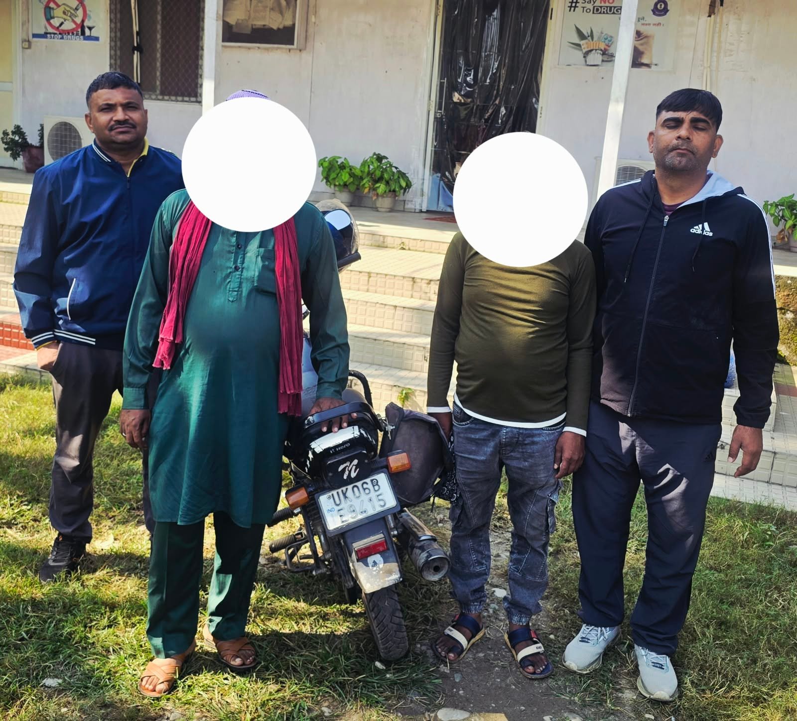 एसओजी चम्पावत ने दो युवकों से भारी मात्रा में पकड़ी नेपाली व भारतीय मुद्रा