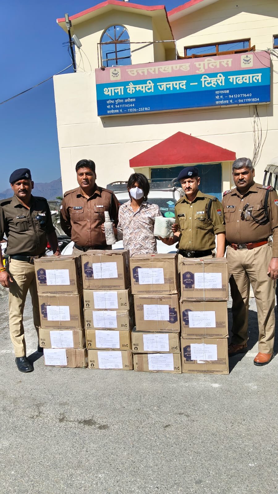 16 पेटी अंग्रेजी शराब व बियर संग 19 वर्षीय तस्कर गिरफ्तार