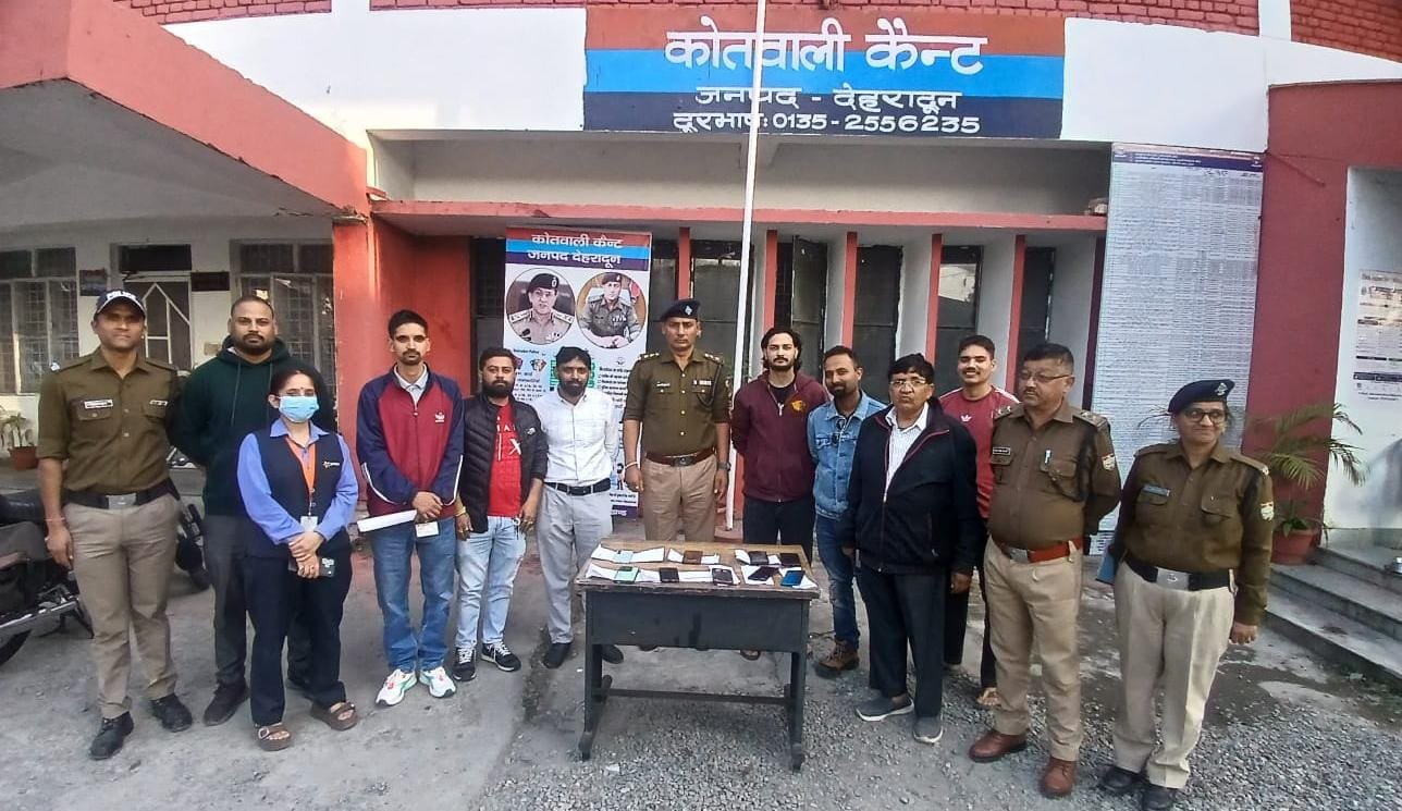04 लाख रुपये की कीमत के मोबाइल फ़ोन को उनके स्वामियों को लौटाया