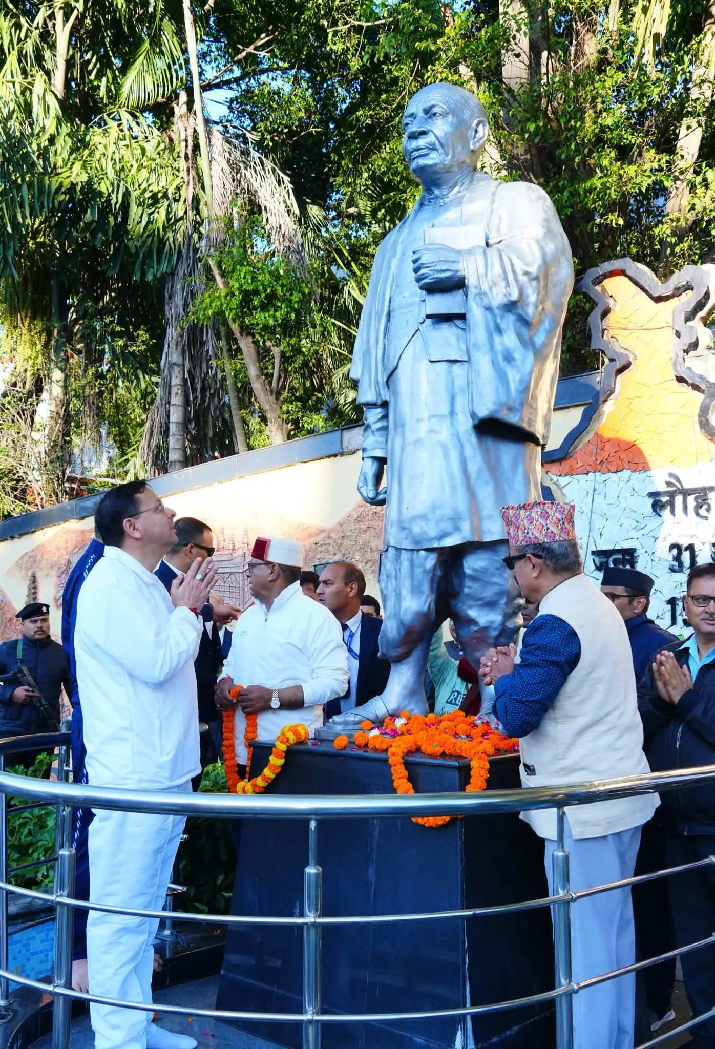 मुख्यमंत्री धामी ने सरदार वल्लभभाई पटेल को पुष्पांजलि अर्पित कर किया नमन, राष्ट्र निर्माण में उनके योगदान को किया याद